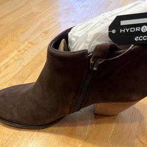 Brand new, never been worn Women's Size 8 Ecco Booties